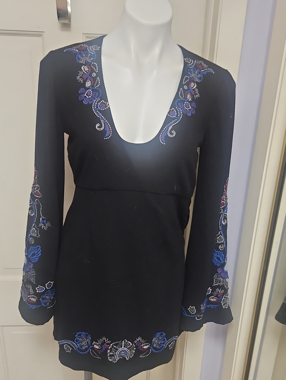 Free People  Embroidered V-Neck Tunic Dress Floral Detail